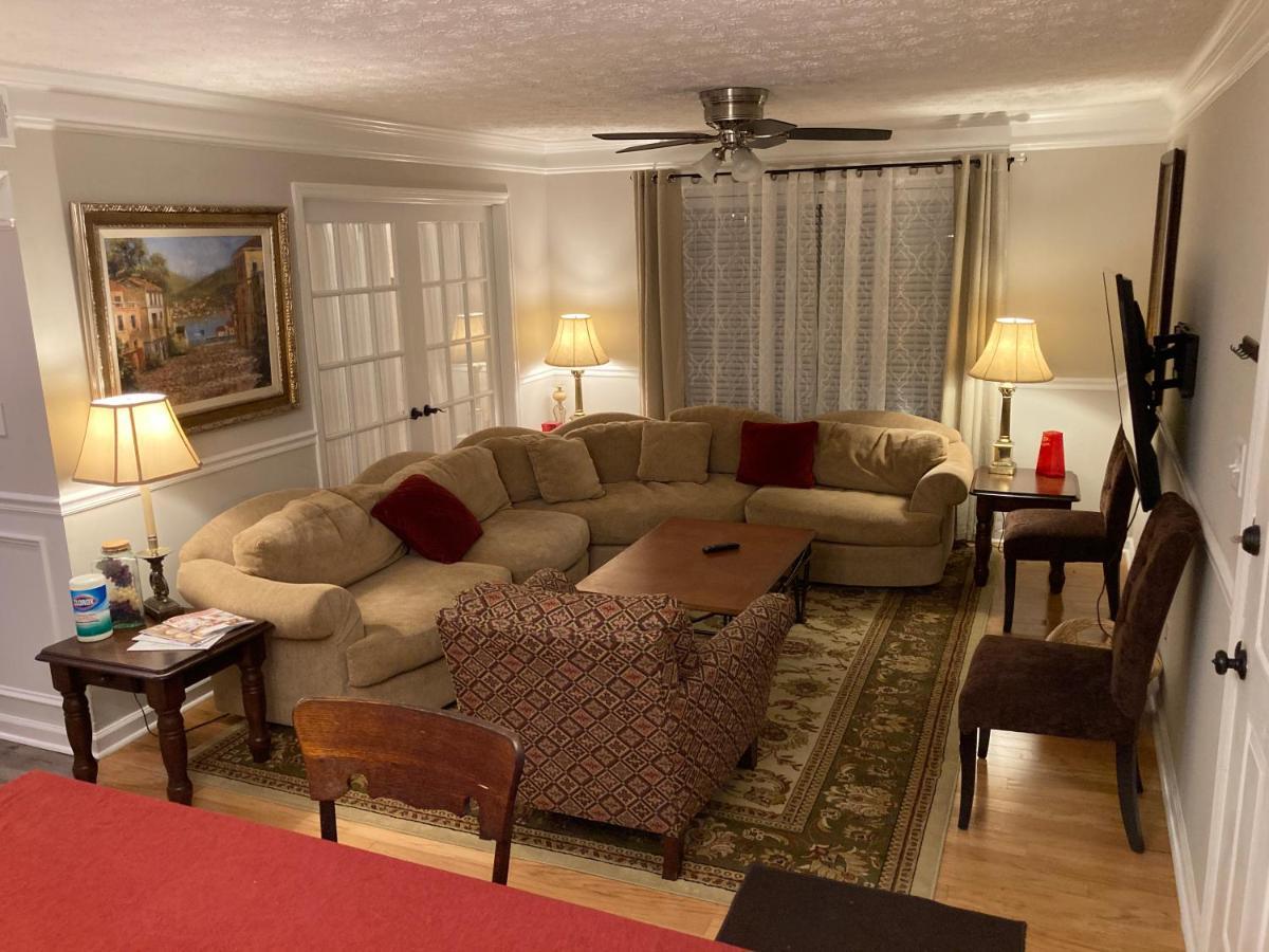 Spacious 3 Bedroom 2 Bath Condo Close To Five-Points In 阿森斯 外观 照片