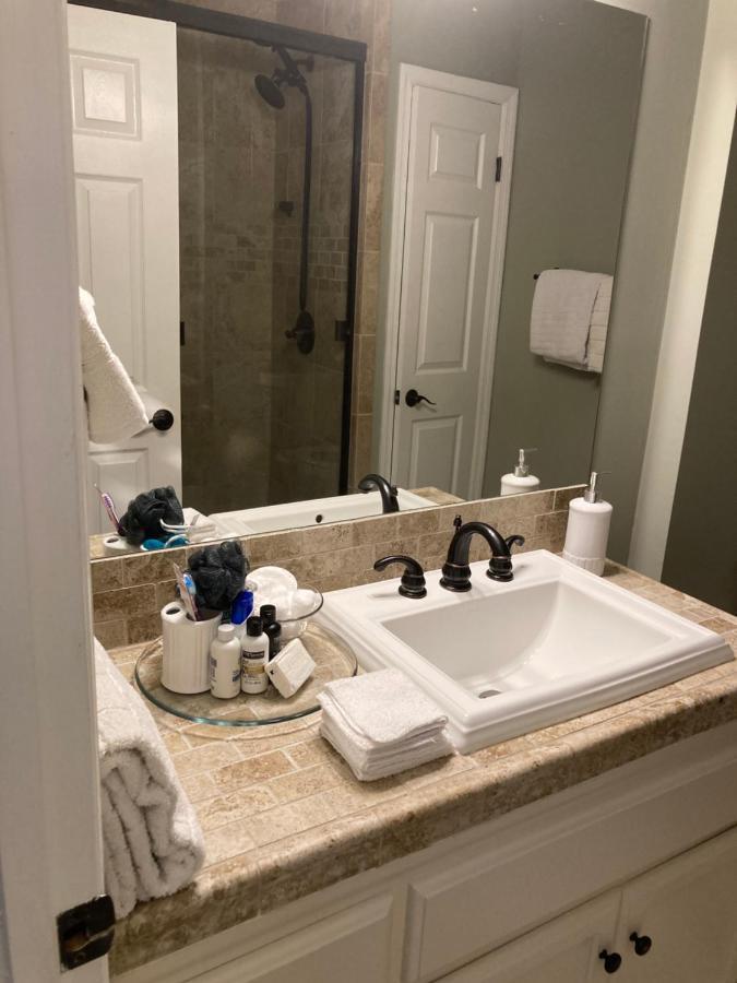 Spacious 3 Bedroom 2 Bath Condo Close To Five-Points In 阿森斯 外观 照片