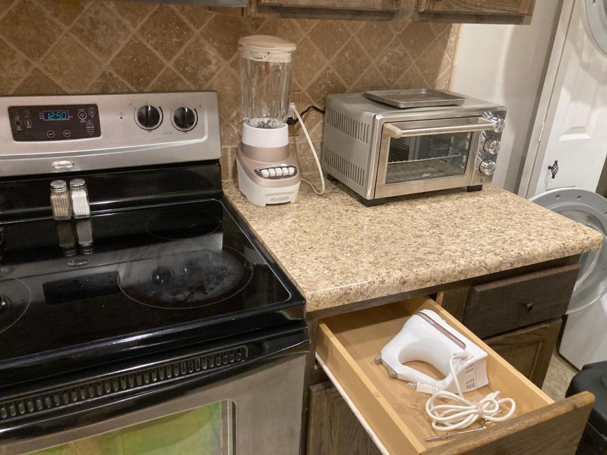 Spacious 3 Bedroom 2 Bath Condo Close To Five-Points In 阿森斯 外观 照片